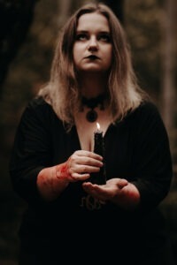 mroczna sesja halloween tarot świece fotograf Śląsk